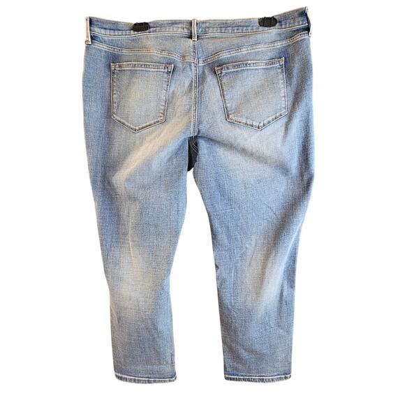 Sonoma Distressed Light Wash Girlfriend Casual Denim Blue Jeans Plus Size 18 New - Picture 4 of 9